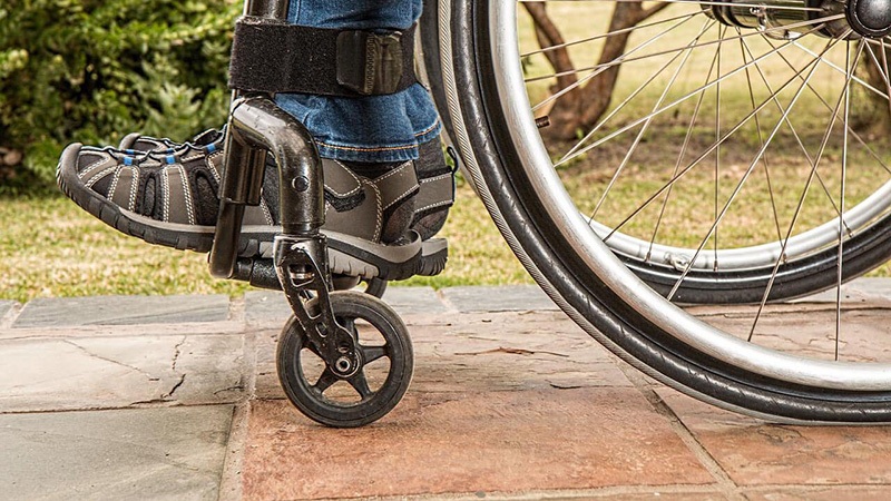 Barrierefreiheit - Ein Mann im Rollstuhl
